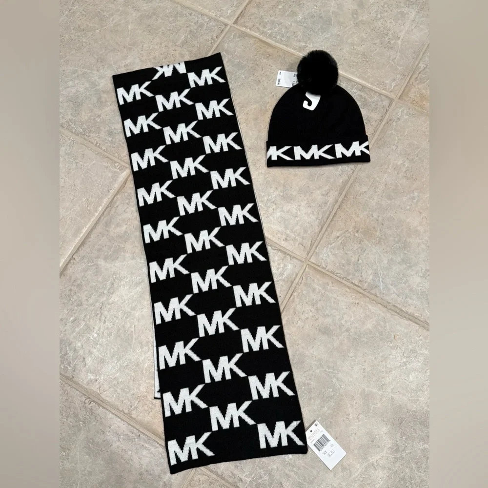 Michael Kors Logo Intarsia Knit Beanie & Scarf Set NWT Black White Pom NWT Gift